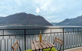 Paolo'S Home - Overlooking The Lake